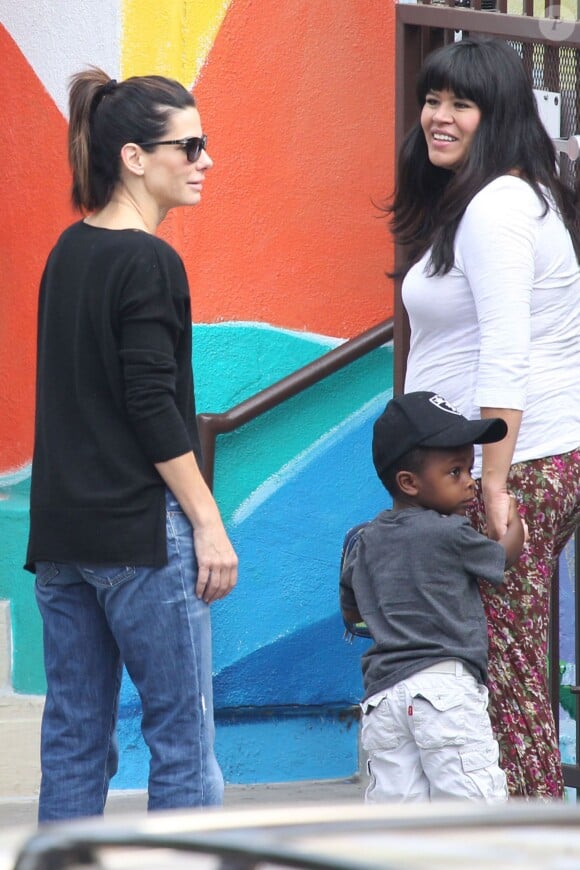 Sandra Bullock emmène son fils Louis à l'école à Los Angeles le 18 septembre 2013