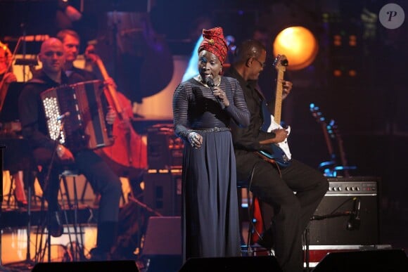Angélique Kidjo au concert des Francofolies hommage à Edith Piaf, au Beacon Theatre à New York, le 19 septembre 2013.