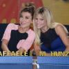 Michelle Hunziker et Virginia Raffaele sur le plateau de l'émission "Striscia La Notizia" à Milan, le 20 septembre 2013.