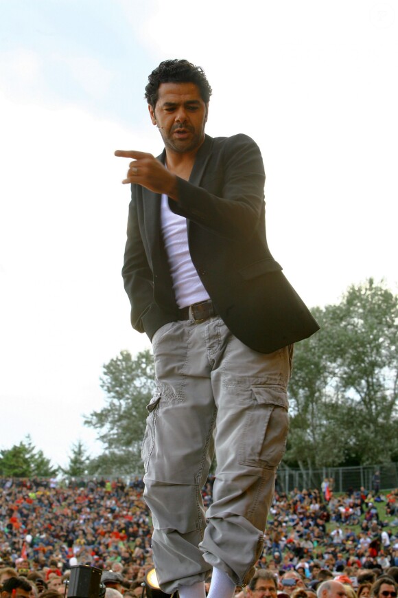 Jamel Debbouze sur la scène de la Fête de l'Humanite à La Courneuve, le 15 septembre 2013.