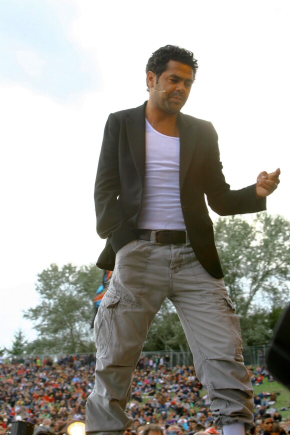 Jamel Debbouze sur la scène de la Fête de l'Humanite à La Courneuve, le 15 septembre 2013.