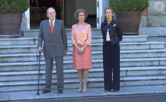 Le roi Juan Carlos, son épouse la reine Sofia et la princesse Elena d'Espagne au palais Zarzuela à Madrid, le 18 septembre 2013