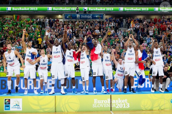 Les Bleus après la finale de l'Eurobasket remportée par la France face à la Lituanie (80-66), à Ljubjana, le 22 septembre 2013