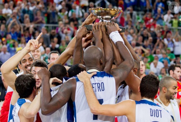 Les Bleus après la finale de l'Eurobasket remportée par la France face à la Lituanie (80-66), à Ljubjana, le 22 septembre 2013