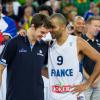 Tony Parker et Goran Dragic après la finale de l'Eurobasket remportée par la France face à la Lituanie (80-66), à Ljubjana, le 22 septembre 2013