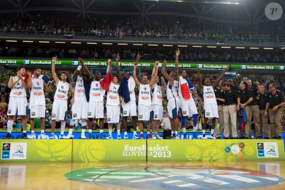 Les Bleus après la finale de l'Eurobasket remportée par la France face à la Lituanie (80-66), à Ljubjana, le 22 septembre 2013