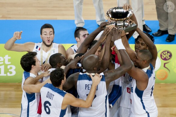 Les Bleus après la finale de l'Eurobasket remportée par la France face à la Lituanie (80-66), à Ljubjana, le 22 septembre 2013