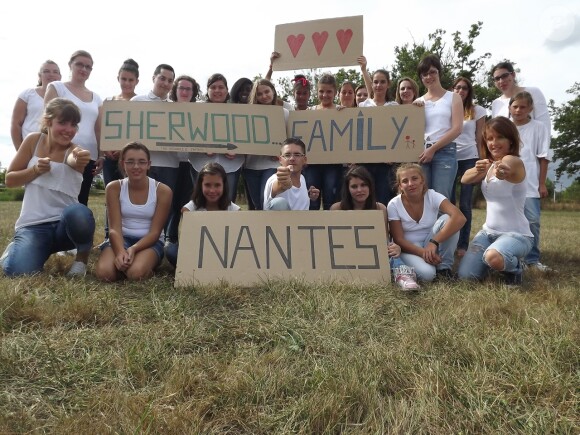 Aux quatre coins de la France, les fans se mobilisent pour la comédie musicale Robin des bois. Ici à Nantes.