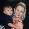 Melissa Joan Hart et son fils Mason - People à la première de "Monsters University World" à "El Capitan Theater" à Hollywood, le 17 juin 2013.