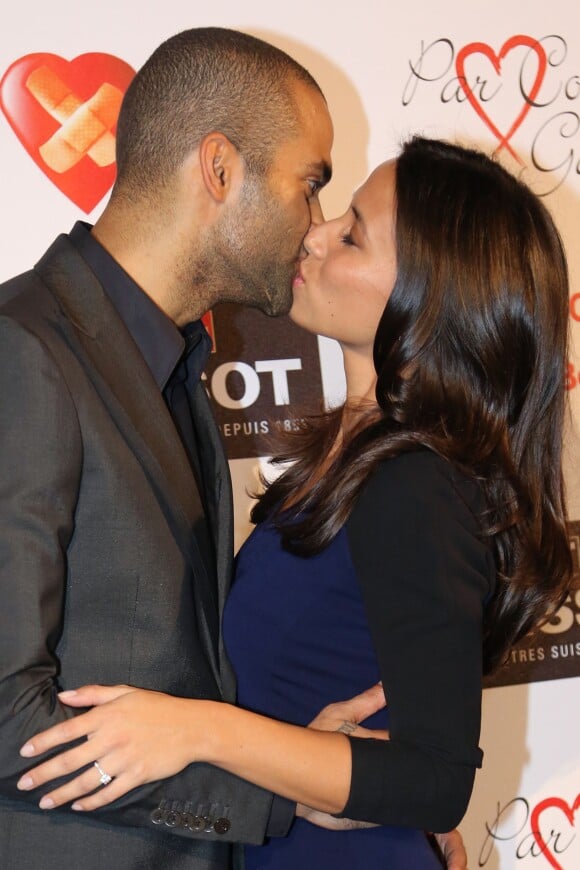 Tony Parker et sa fiancée Axelle, amoureux lors de la huitième édition du Par Coeur Gala qui se tenait à l'abbaye de Collonges le 26 septembre 2013