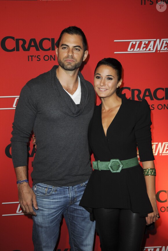 Adrian Bellani, Emmanuelle Chriqui à la soirée Cleaners au Cary Grant Theater le 26 septembre 2013 à Los Angeles.