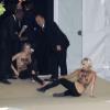 Les deux femmes de l'association Femen, éjectées après avoir perturbé le défilé Nina Ricci. Paris, le 26 septembre 2013.
