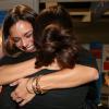 Marine Lorphelin retrouve avec bonheur sa mère Sandrine lorsqu'elle arrive à l'aéroport de Roissy Charles de Gaulle le 30 septembre, de retour de Bali où elle est arrivée première dauphine lors de l'élection Miss Monde 2013.