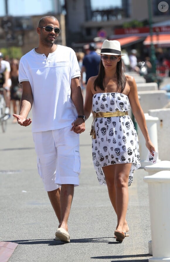 Tony Parker et sa fiancée Axelle à Saint-Tropez, le 20 aout 2013