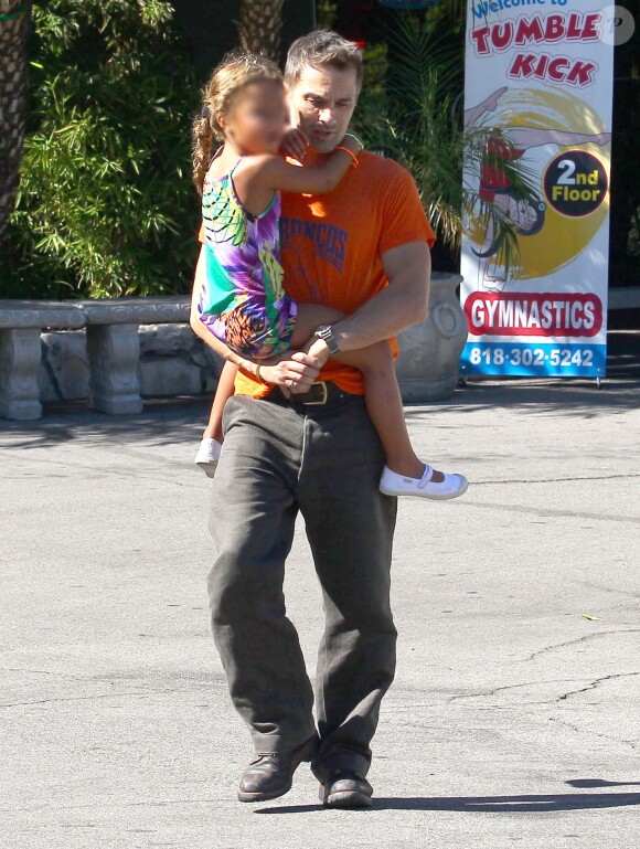 Olivier Martinez, très tendre avec Nahla, se rend à une fête au Jerry's Famous Deli à Los Angeles, le 29 septembre 2013.