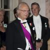 Le roi Carl XVI Gustaf de Suède et la reine Silvia, entourés de la princesse Victoria, du prince Carl Philip et du prince Daniel, donnaient le 1er octobre 2013 à Stockholm un dîner de gala en l'honneur du président du Portugal Anibal Cavaco Silva et son épouse Maria, en visite officielle de trois jours.