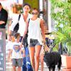 Exclusif - Nicole Richie sort du restaurant Loteria Grill avec son chien et ses enfants Harlow et Sparrow. Los Angeles, le 25 septembre 2013.