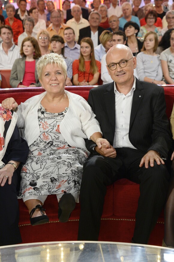 Mimie Mathy et son mari Benoist Gérard lors de l'enregistrement de l'émission Vivement Dimanche à Paris le 2 octobre 2013. L'emission sera diffusée le 6 octobre 2013