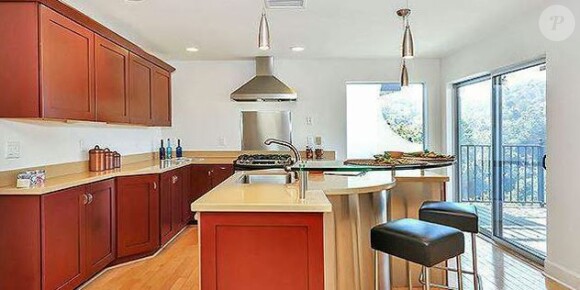 L'acteur Chris Colfer a mis en vente sa belle maison de Los Angeles, pour 1,15 million de dollars.