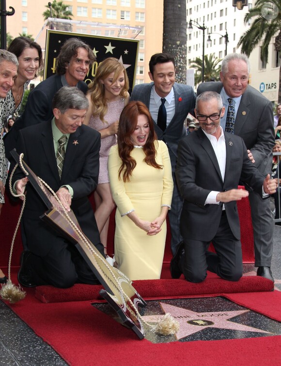 Jay Roach, Chloë Grace Moretz, Joseph Gordon-Levitt, Julianne Moore lorsque Julianne Moore reçoit son étoile sur le "Walk Of Fame" à Hollywood, le 3 octobre 2013