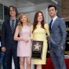 Jay Roach, Chloë Grace Moretz et Joseph Gordon-Levitt lorsque Julianne Moore reçoit son étoile sur le "Walk Of Fame" à Hollywood, le 3 octobre 2013