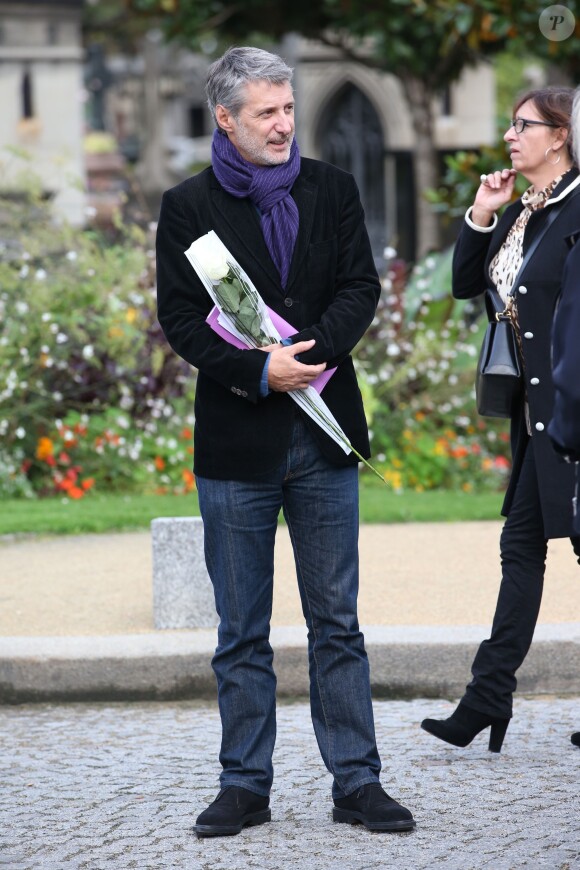 Antoine de Caunes lors des obsèques de Gilles Verlant au cimetière du Père-Lachaise, le 4 octobre 2013 à Paris