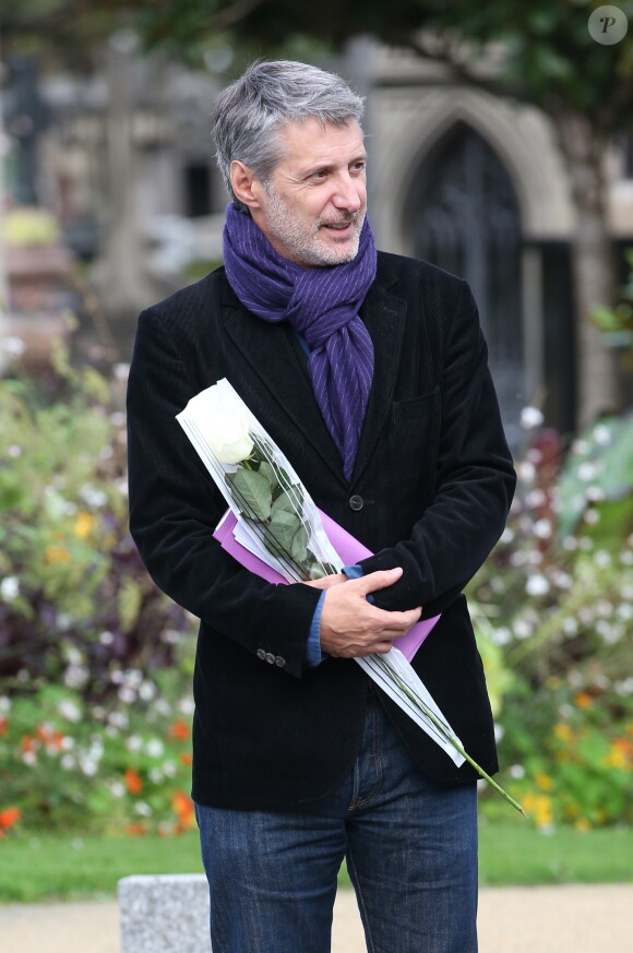 Antoine de Caunes lors des obsèques de Gilles Verlant au cimetière du Père-Lachaise, le 4 octobre 2013 à Paris
