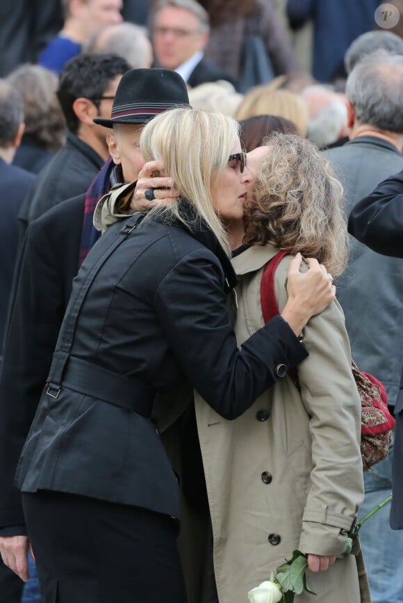 Annie Verlant lors des obsèques de son mari Gilles Verlant au cimetière du Père-Lachaise, le 4 octobre 2013 à Paris