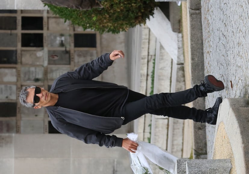 Nagui lors des obsèques de Gilles Verlant au cimetière du Père-Lachaise, le 4 octobre 2013 à Paris