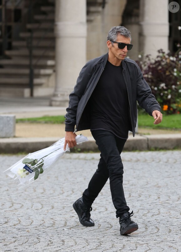 Nagui lors des obsèques de Gilles Verlant au cimetière du Père-Lachaise, le 4 octobre 2013 à Paris