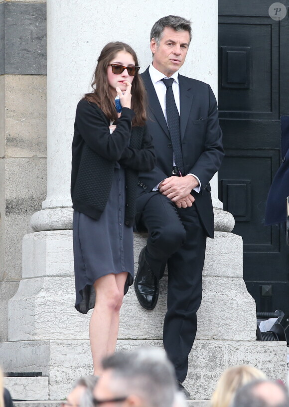 Bruno Gaccio à la sortie lors des obsèques de Gilles Verlant au cimetière du Père-Lachaise, le 4 octobre 2013 à Paris