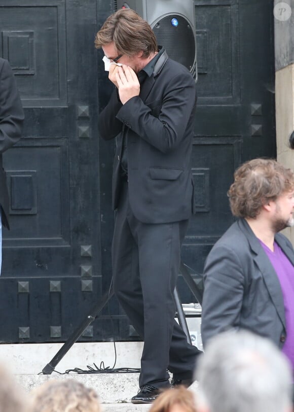 Thomas Dutronc à la sortie lors des obsèques de Gilles Verlant au cimetière du Père-Lachaise, le 4 octobre 2013 à Paris