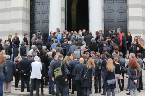 La sortie lors des obsèques de Gilles Verlant au cimetière du Père-Lachaise, le 4 octobre 2013 à Paris