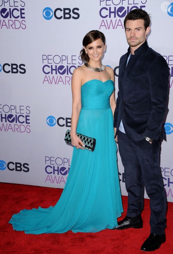 Rachael Leigh Cook (Perception) et son mari Daniel Gillies (Vampire Diaries, The Originals) le 9 janvier 2013 aux Annual People's Choice Awards à Los Angeles. Le couple a accueilli le 28 septembre 2013 son premier enfant.
