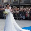 L'arrivée de la mariée, dans une robe signée Claes Iversen. Mariage du prince Jaime de Bourbon-Parme et Viktoria Cservenyak, le 5 octobre 2013 en l'église Notre-Dame de l'Assomption à Apeldoorn (centre des Pays-Bas).