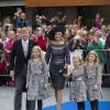 Le roi Willem-Alexander des Pays-Bas, la reine Maxima, et leurs filles Catharina-Amalia, Alexia et Ariane au mariage du prince Jaime de Bourbon-Parme et Viktoria Cservenyak, le 5 octobre 2013 en l'église Notre-Dame de l'Assomption à Apeldoorn (centre des Pays-Bas).