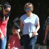 Jennifer Lopez avec sa fille Emme à Los Angeles, le 6 octobre 2013.