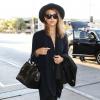 Jessica Alba arrive à l'aéroport de Los Angeles pour prendre un vol pour Minneapolis. Le 06 octobre 2013