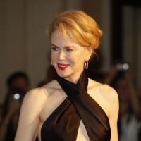 Nicole Kidman sexy : Epaules nues face à une Avril Lavigne élégante et amoureuse