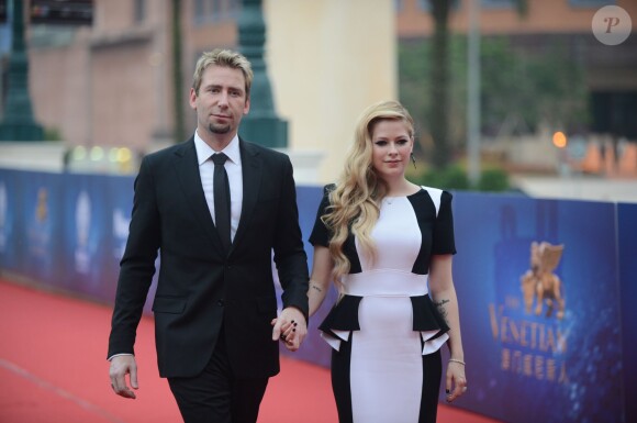 Avril Lavigne et son mari Chad Kroeger arrivent à la cérémonie des Huading Awards à Macao, le 7 octobre 2013.