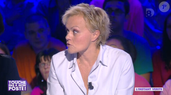 Muriel Robin était l'invitée de Cyril Hanouna dans "Touche pas à mon poste " sur D8. Lundi 7 octobre 2013.
