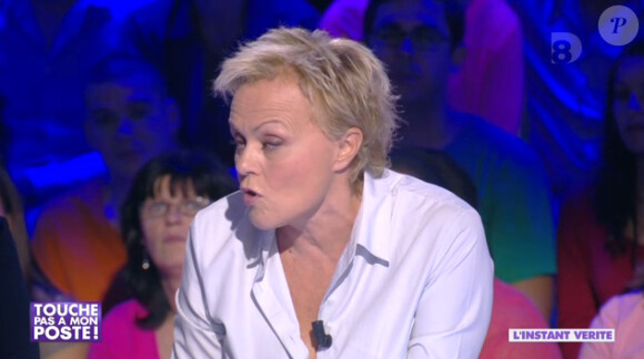 Muriel Robin était l'invitée de Cyril Hanouna dans "Touche pas à mon poste " sur D8. Lundi 7 octobre 2013.