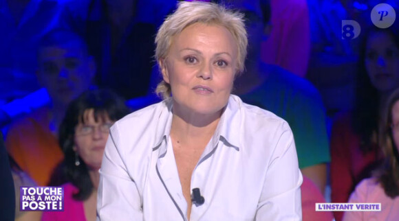 Muriel Robin était l'invitée de Cyril Hanouna dans "Touche pas à mon poste " sur D8. Lundi 7 octobre 2013.