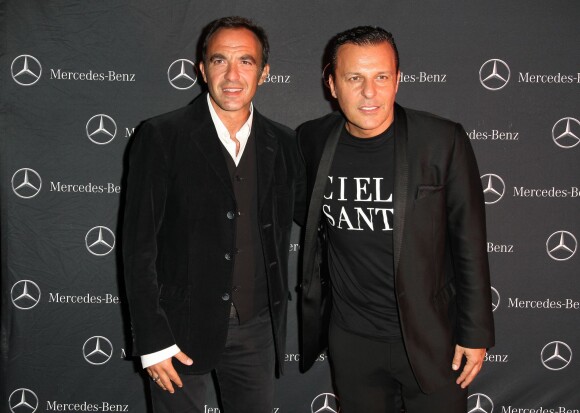 Nikos Aliagas et Jean-Roch lors du lancement de la nouvelle Mercedes classe S au musée Rodin à Paris le mardi 8 octobre 2013.
