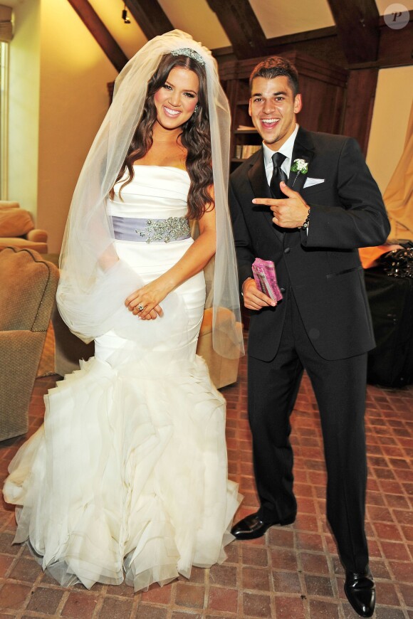Khloé Kardashian avec son frère Robert Kardashian lors de son mariage au basketteur Lamar Odom à Los Angeles, le 27 septembre 2009.
