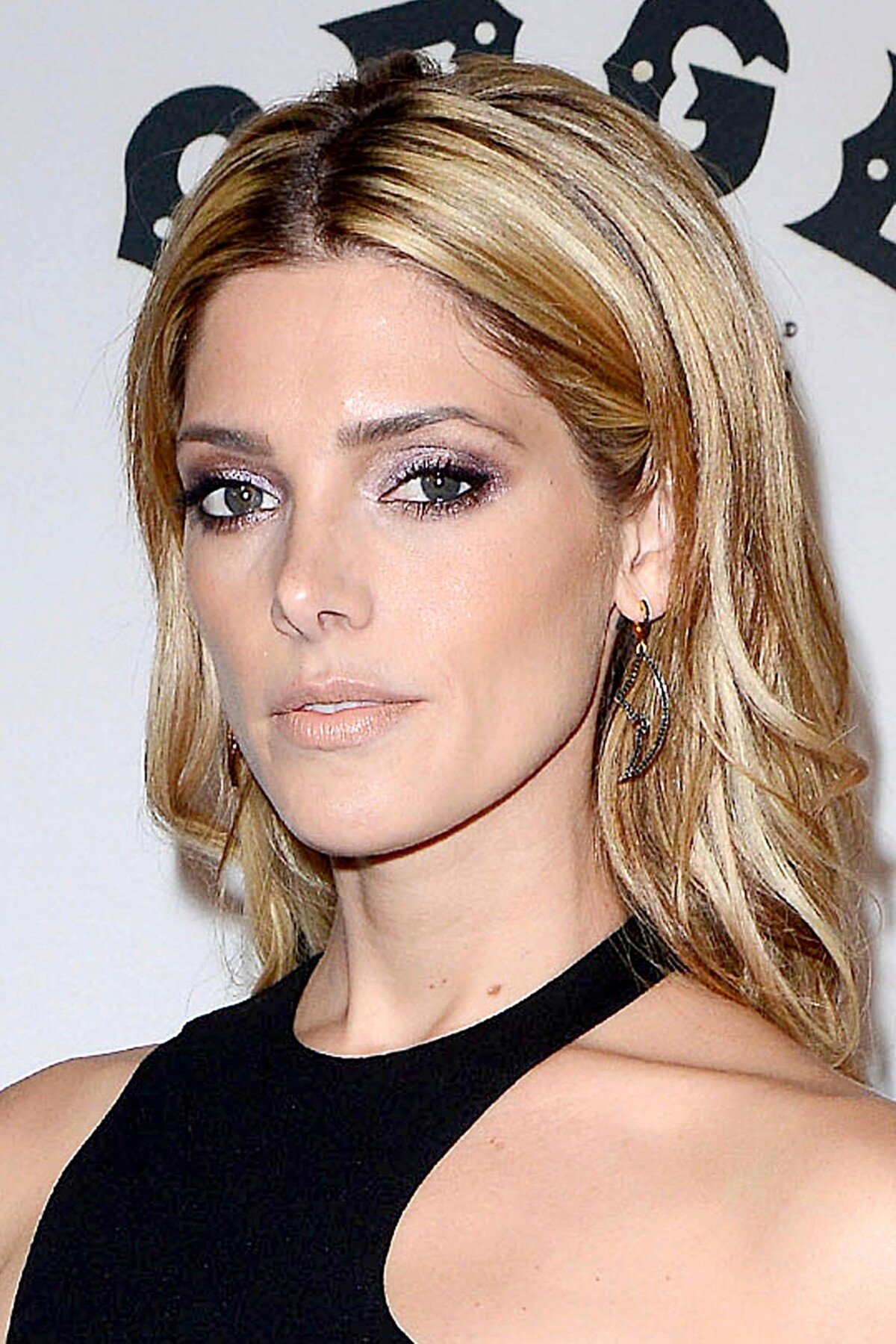 Ashley Greene : Blonde et méconnaissable face à Eliza Dushku et Stana Katic  - Purepeople