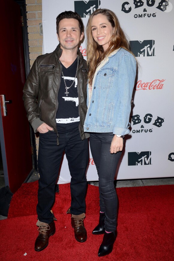 Freddy Rodríguez et Eliza Dushku lors de la première de CBGB à New York, le 8 octobre 2013.