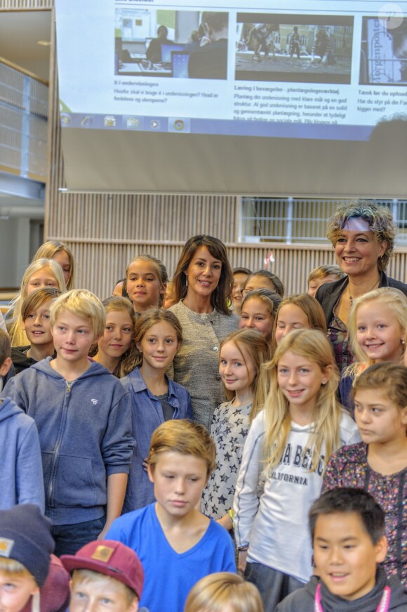 La princesse Marie dans une école d'Hellerup pour le lancement du nouveau portail des écoles danoises, EMU, le 9 octobre 2013.