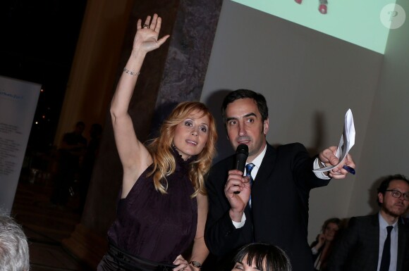 Exclusif - Lara Fabian à Paris le 3 décembre 2012 lors de la vente aux enchères des Frimousses de Créateurs au profit de l'Unicef au Petit Palais.