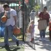 Mark Wahlberg à Los Angeles avec sa femme Rhea Durham et leurs enfants Ella (10 ans), Michael (7 ans), Brendan (5 ans) et Margaret (3 ans) le 14 octobre 2013.